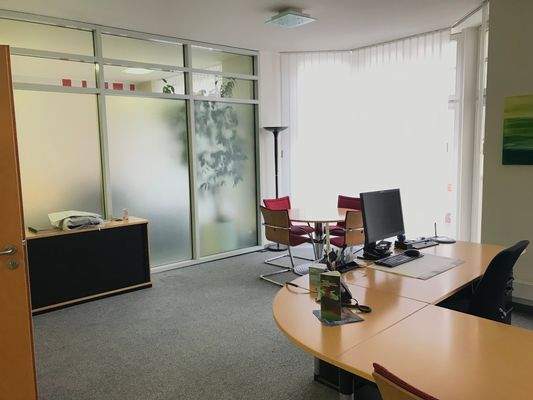 Blick in ein Büro im OG