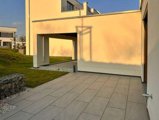 Terrasse mit Grünfläche