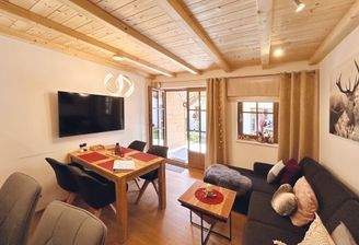 Wohnraum mit Ausgang zum Garten