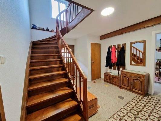 Eingang und Treppenhaus