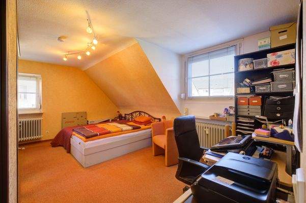 DG 2-Zimmerwohnung Schlafzimmer