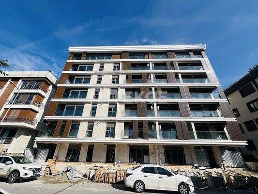 Apartments with Horizontal Architecture and Sea View in Üsküdar