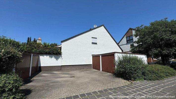 12 Garage im Garagenhof.jpeg