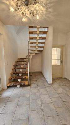 Diele mit Treppe vom EG zum DG