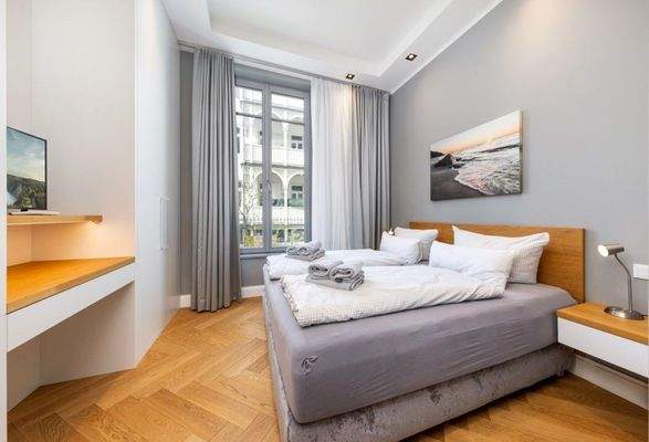 2 Schlafzimmer mit raumhohen Einbauschränken