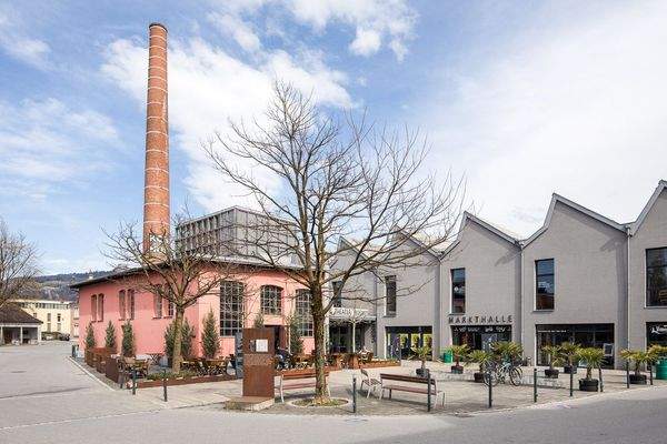 Schöller Aussenansicht mit Schornstein