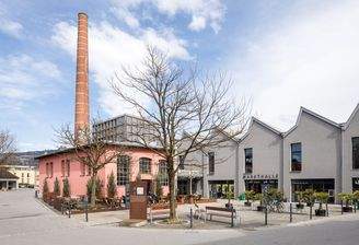 Schöller Aussenansicht mit Schornstein