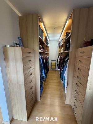 Wohnhaus OG Zimmer 2 - Schrankraum 1