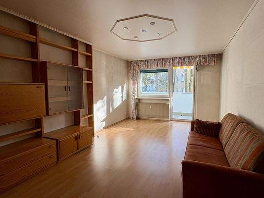 Wohnen m. Blick Richtung Balkon