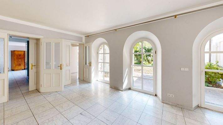 Wohnzimmer - Blick zum Eingang