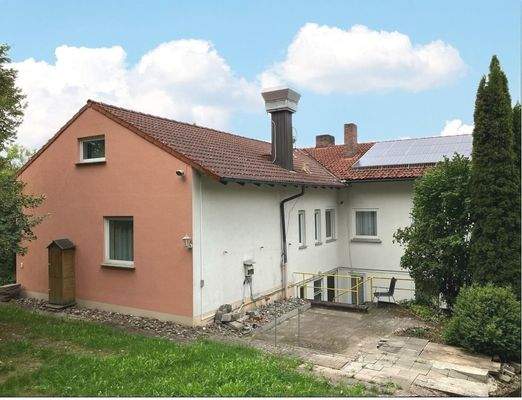 Rückansicht mit Seitenbau (Küche)