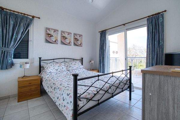 680738-detached-villa-for-sale-in-kato-paphos-univ