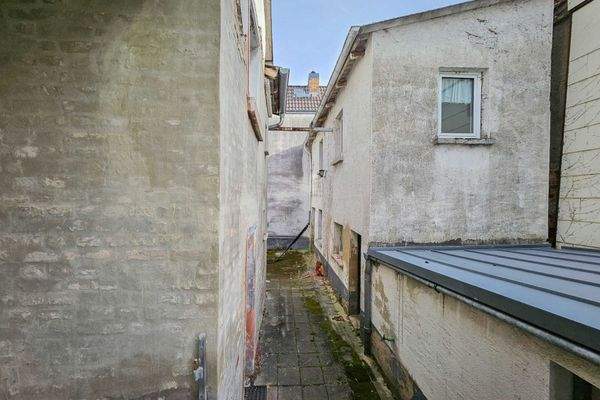 Blick auf Nebengebäude