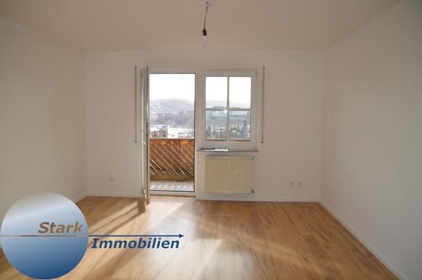 Wohnzimmer mit Balkon