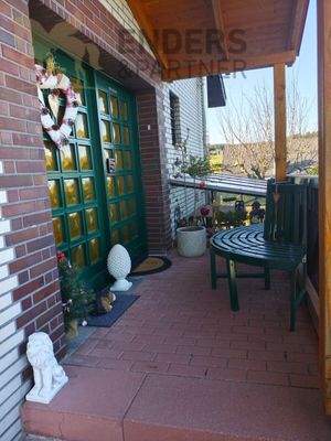 Hauseingang mit neuer Überdachung