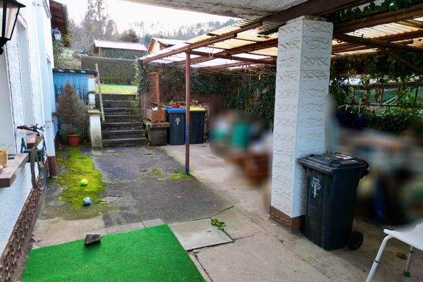 Terrasse vor dem Haupteingang.