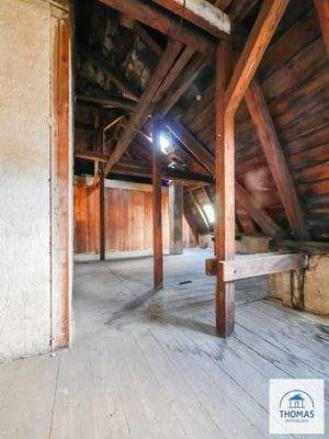 2.OG Zimmer 4 unausgebaut rechte Seite