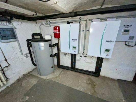 Haustechnik Wärmepumpe im Keller