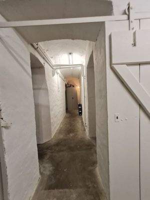 Teilansicht des Kellers