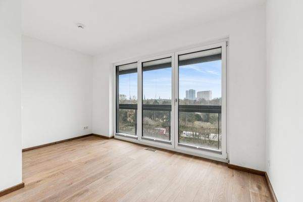 Zimmer, das sich ideal als Kinder-, Homeoffice- oder Gästezimmer eignet mit direktem Zugang auf den Balkon