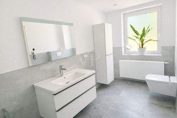 Modernes Badezimmer im 1.OG