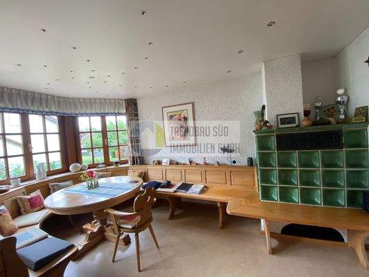 Ansicht Essbereich mit Kachelofen