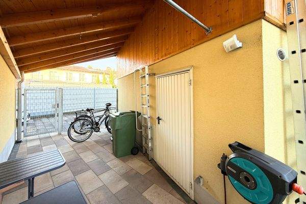 Zugang Garage und Speicher im OG