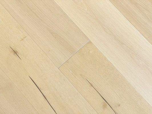 Sehr schönes massives Eiche-Parkett