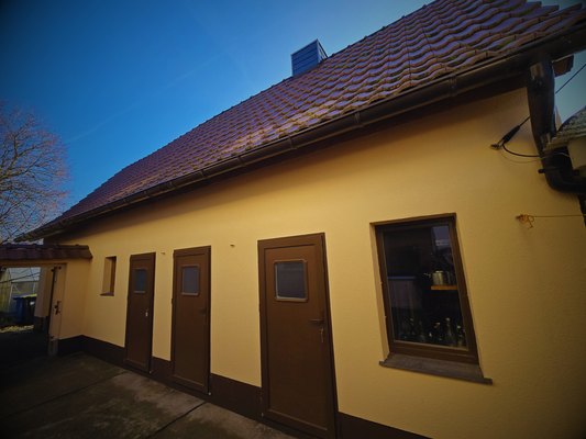 Nebengebäude mit Abstell- u. Freizeiträumen, sowie integrierter Garage.png