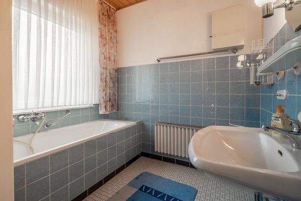 Im Obergeschoss finden Sie ein weiteres Badezimmer