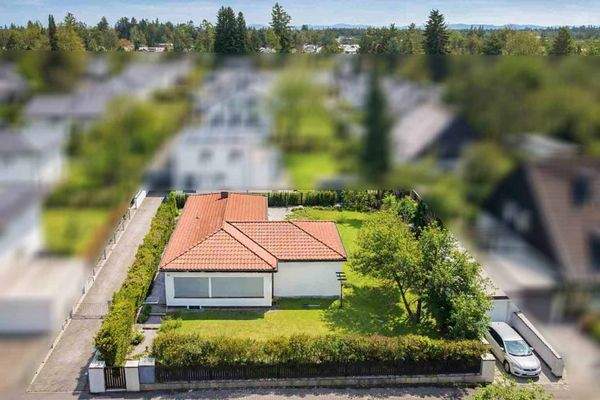 Grundstück AI Sommerimpression