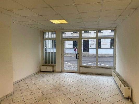 Blick von innen, linke Hälfte, derzeitig frei