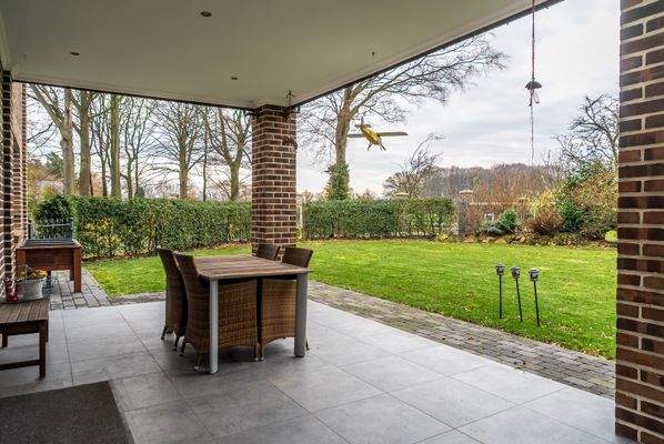 überdachte Terrasse