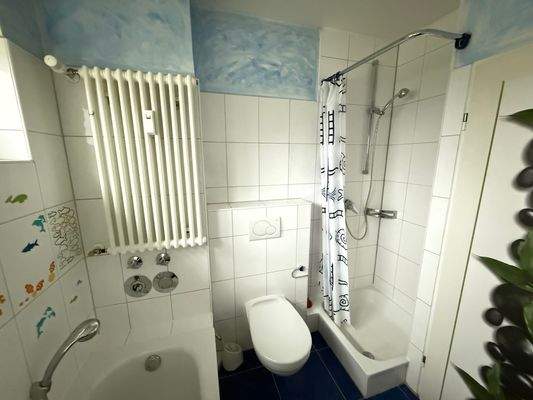 Tageslicht-Dusch-/Wannenbad