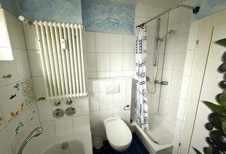 Tageslicht-Dusch-/Wannenbad