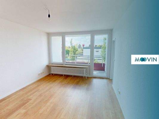 Ansicht I: Wohnzimmer mit Zugang zum Balkon
