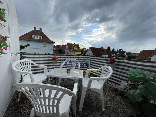 Großer Balkon im DG