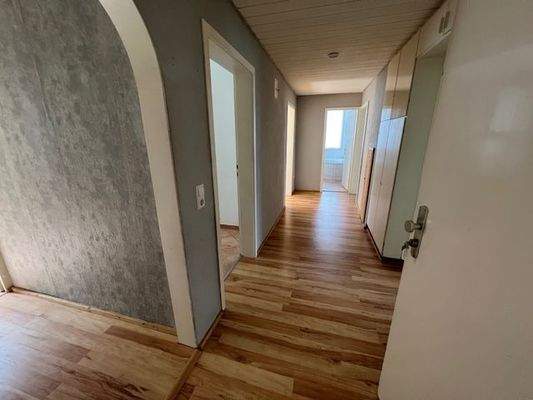 Flur - Leerstehende Wohnung 2.OG