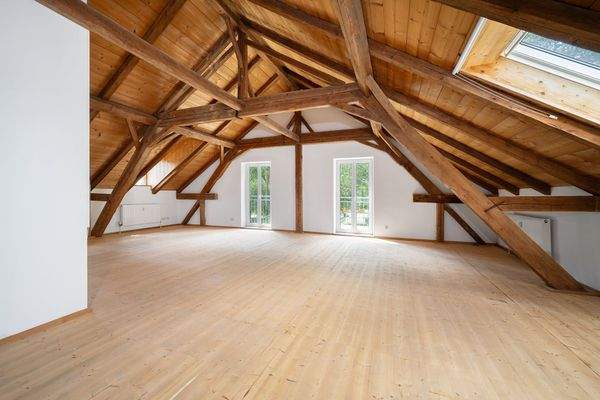 Wohnzimmer mit viel Fläche