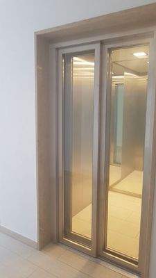 Aufzug mit Glastüren