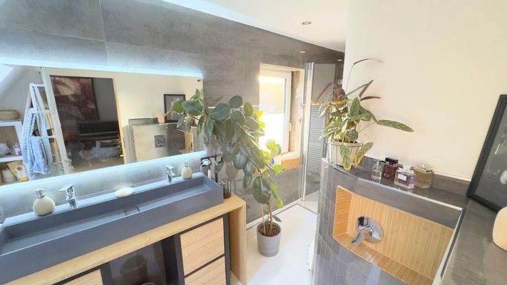 Blick ins Badezimmer