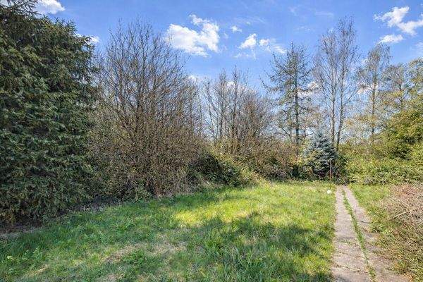 weitläufiger Garten