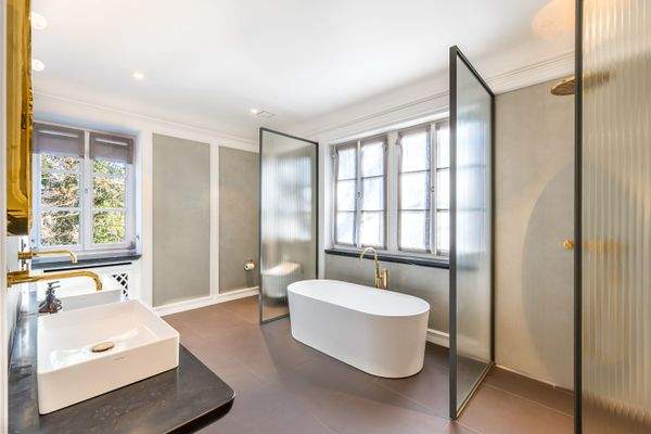 Lichtdurchflutetes Gästebadezimmer