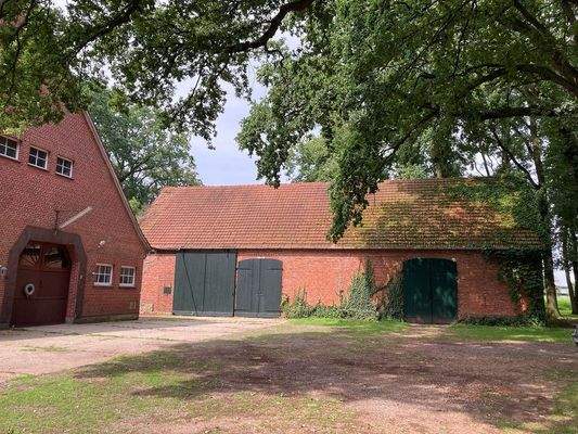 Außenansicht Stall u. Scheune
