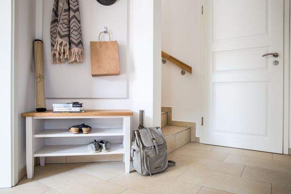 Flurbereich mit Treppe ins 2. Schlafzi.jpg