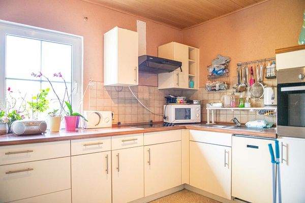 EG_Küche_mit_Zugang_Speise_und_Dusche