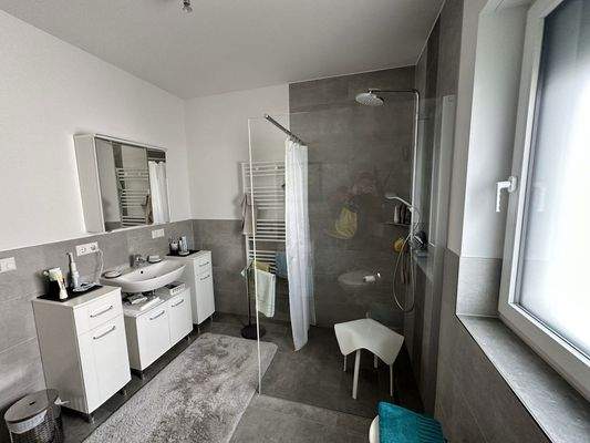 Badezimmer (Bsp. möbliert)