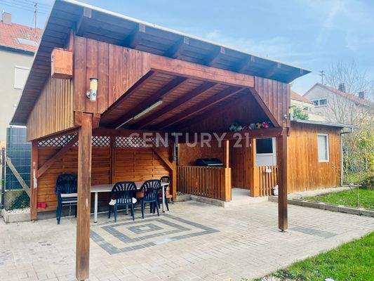 Grillplatz und Gartenhaus