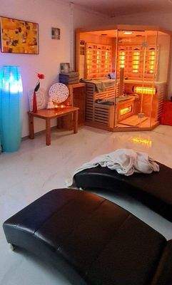 Wellnessraum mit Sauna.jpg