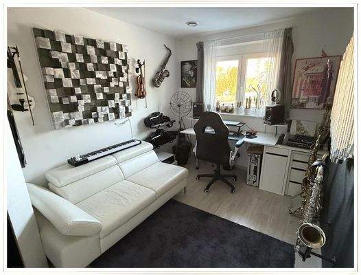 Arbeits- oder Kinderzimmer